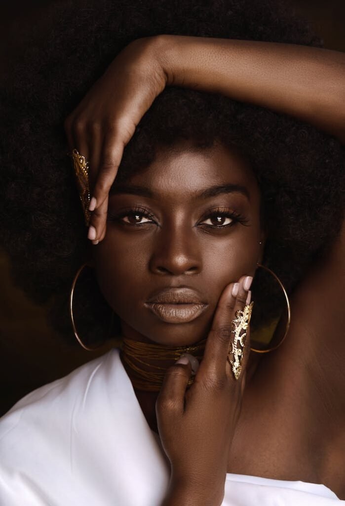 A striking portrait of a fashionable African woman posing with style in Nairobi.